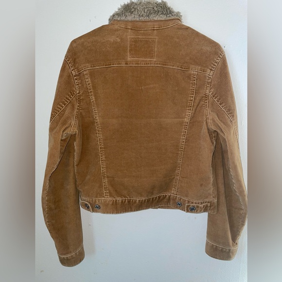 Tan Levi’s corduroy jacket with faux fur - Picture 4 of 4